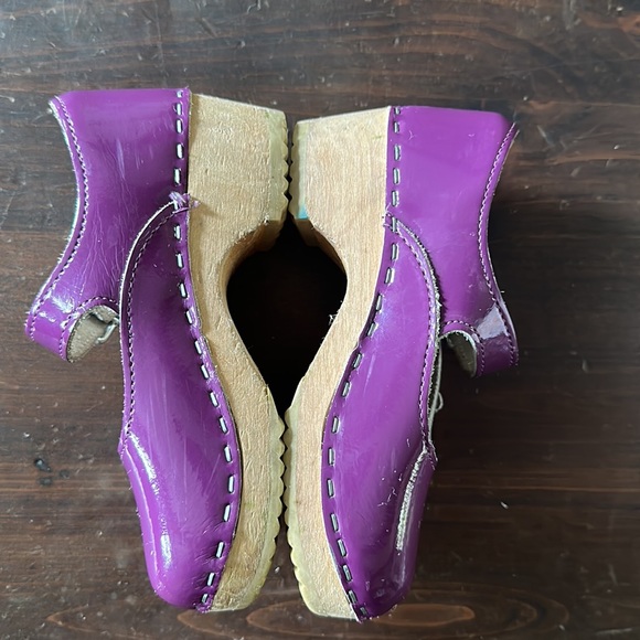 Hannah Anderson clogs, girls size 28 - Picture 3 of 5
